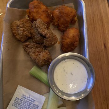 Twin Peaks - Lemon pepper and Original - Sports Bars Near Me - Webster, Texas