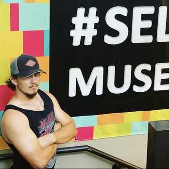 Denver Selfie Museum - Nick at the entrance steps - Art Museums Near Me - Denver, Colorado