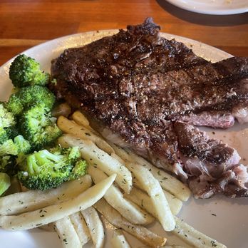 Cheddar's Scratch Kitchen - Rib eye. And fries.  Very tasty broccoli also - American Near Me - Albuquerque, New Mexico