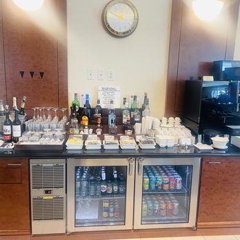 Emirates Airlines Lounge SFO - Airport Lounges Near Me - San Francisco, California Emirates Airlines Lounge SFO - Airport Lounges Near Me - San Francisco, California