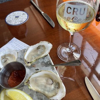 CRU - Today 's Oysters - Seafood Near Me - Nantucket, Massachusetts
