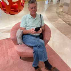 Louis Vuitton - Men waiting on their wives shop