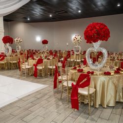 Slate Venues At II Creeks - Customize centerpieces