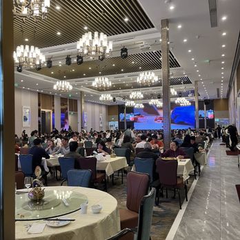 HL Peninsula Restaurant - Main room - Dim Sum Near Me - Milpitas, California
