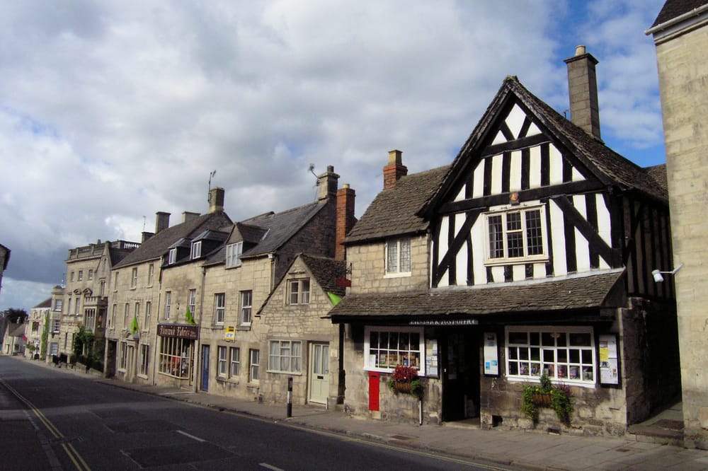 HAMPTONS INTERNATIONAL LETTINGS The Old Chapel Bisley Street