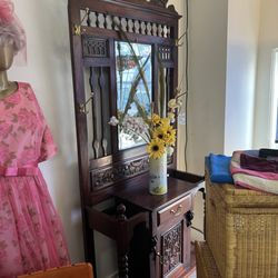 Ratto's Uniques and Antiques