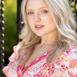 Client of Makeup by Alisha. Light and airy. Natural and elevated look. Photo by Purple Tree Photography