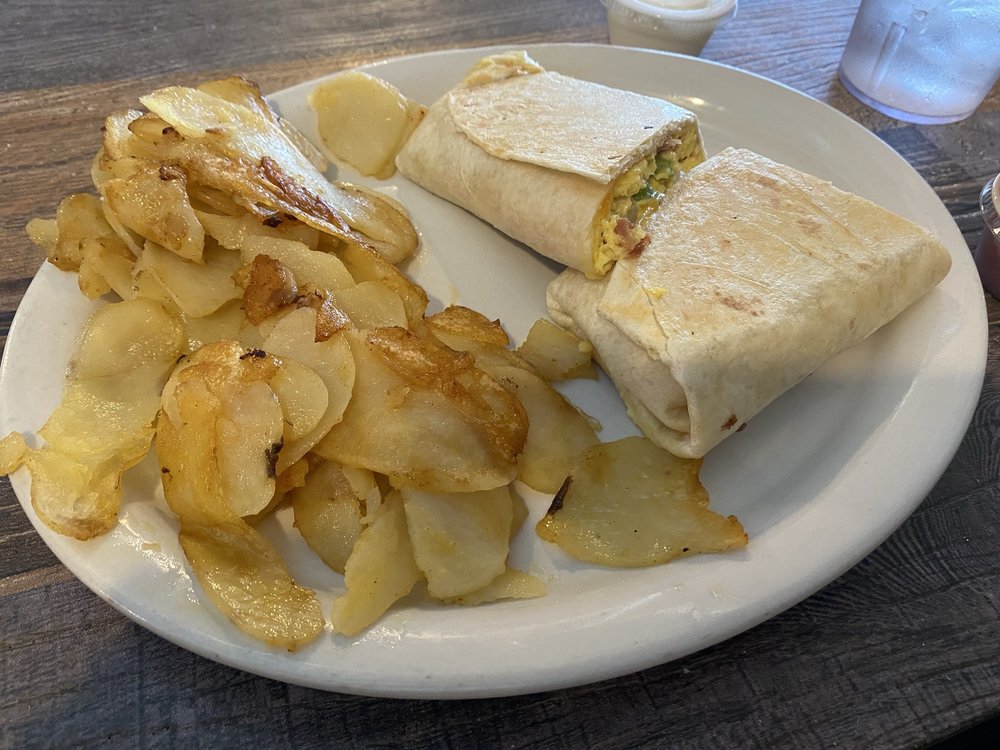 Lulu’s At The Lake