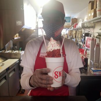 Blue Heron Creamery - I appreciate him holding my snodough, so I could get a nice pic . - Desserts Near Me - Hartford, Connecticut
