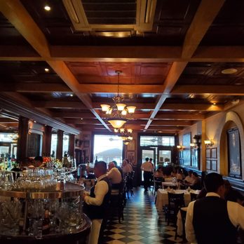 Restaurante Caesar's - Dining and bar area - Salad Near Me - Tijuana, BCN