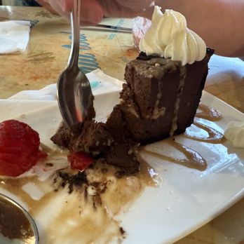 Castaway Cafe - Toffee chocolate mousse pie - American Near Me - Lahaina, Hawaii