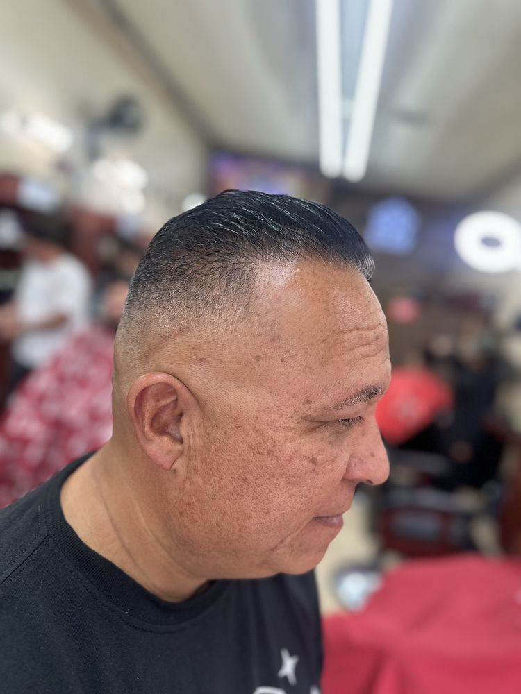 Royal Barber Shop Logo