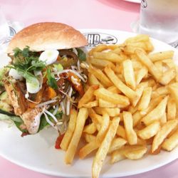 HD Diner - Thai B Burger