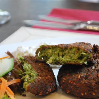 Topkapi Palace - Topkapi use plenty of parsley in their falafel - look how green it is inside! - Turkish Near Me - Manchester, XGM