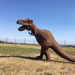 Garlic Country Golf Range - The famous Tee-Rex