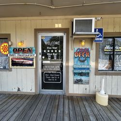 Buck's - Exterior
