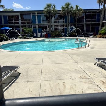 Mother Earth Motor Lodge - Hotels Near Me - Kinston, North Carolina