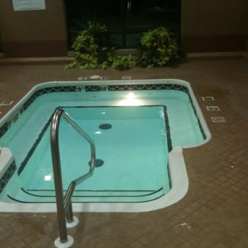 The Q Hotel & Suites - Hottub - Hotels Near Me - Springfield, Missouri The Q Hotel & Suites - Hottub - Hotels Near Me - Springfield, Missouri