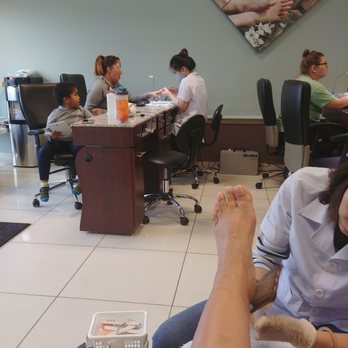 Binh's Nails - Nail Salons Near Me - Edmonton, Alberta