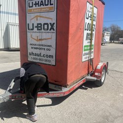 U-Haul - Staff member assisted with unhitching the trailer.