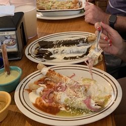 Flautlán - Con mole y cochinita
