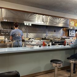 Short order cook station