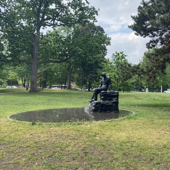 Queen's Park - Parks Near Me - Toronto, Ontario