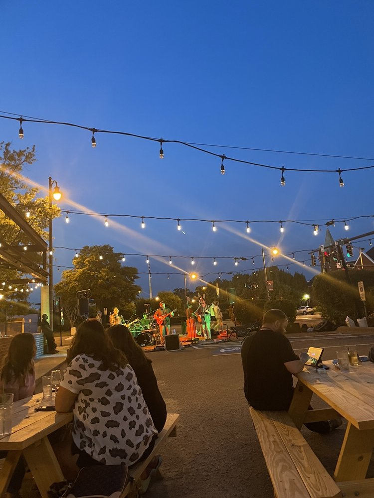 Huske Hardware Restaurant & Brewery