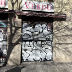 Verdú - Um it says it's open but it's not ...
