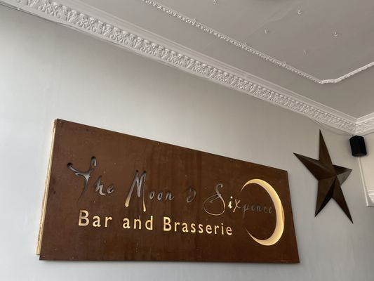 The Moon & Sixpence by null