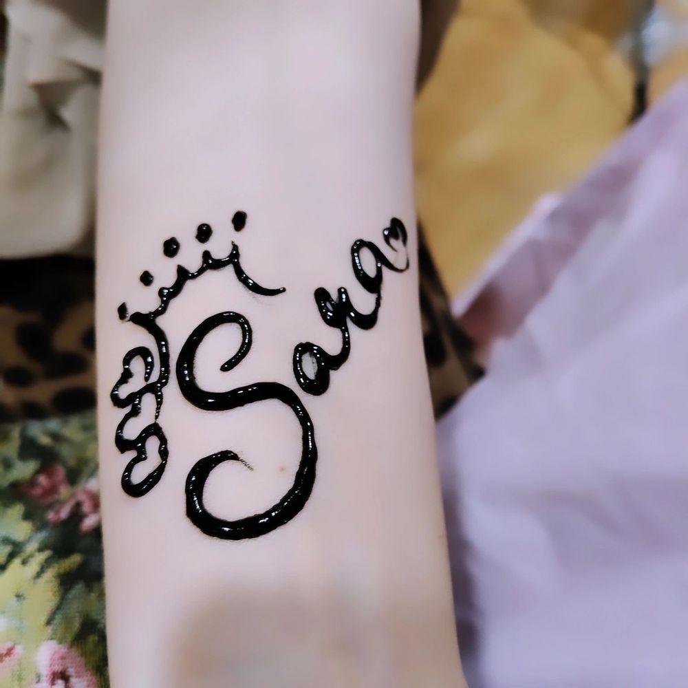 Royal Henna Artist Logo