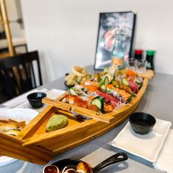 Kippu Japanese Cuisine - Sushi boat