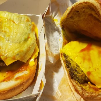 Jack in the Box - Comparison of my burger to kids cheeseburger - Fast Food Near Me - Waianae, Hawaii Jack in the Box - Comparison of my burger to kids cheeseburger - Fast Food Near Me - Waianae, Hawaii