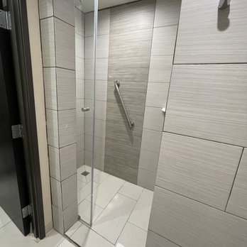 Holiday Inn Suites Express - Shower/Ducha - Hotels Near Me - Mexicali, BCN