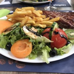 Café de la Place - Amazing food with good price. Good service and nice view in the toilet :)
