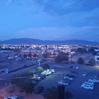 Level 5 Rooftop Restaurant - North East Views - Cocktail Bars Near Me - Albuquerque, New Mexico