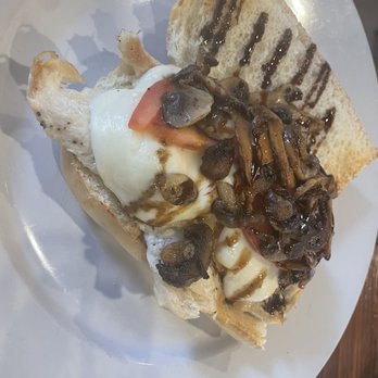 Cucina Pizza & Bar - Grilled chicken sandwich - Salad Near Me - Orlando, Florida