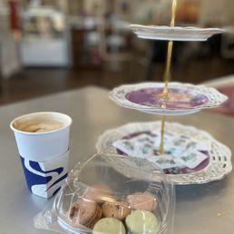 Dirty chai and macaroons
