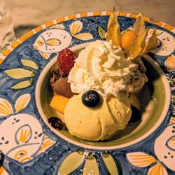 Magazzino - Gelato trio with whipped cream