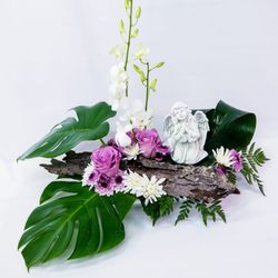Bea's Flowers - Modern sympathy arrangement
#flowers #bouquet #florist #cincinnati #shoplocal
