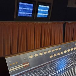 Queen Studio Experience