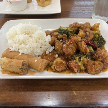 Bep Saigon Asian Kitchen - General Tso's Lunch - Vietnamese Near Me - Austin, Texas Bep Saigon Asian Kitchen - General Tso's Lunch - Vietnamese Near Me - Austin, Texas