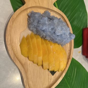 Peinto Thai Kitchen - Mango Sticky Rice - Thai Near Me - Las Vegas, Nevada Peinto Thai Kitchen - Mango Sticky Rice - Thai Near Me - Las Vegas, Nevada