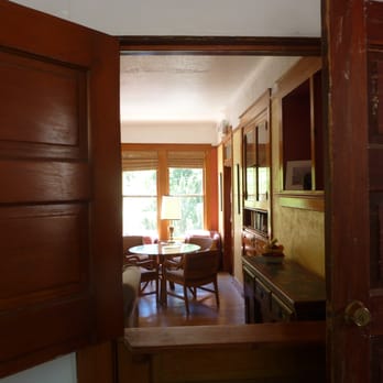 The Oliver House - view from the kitchen into the common area - Bed & Breakfast Near Me - Bisbee, Arizona The Oliver House - view from the kitchen into the common area - Bed & Breakfast Near Me - Bisbee, Arizona