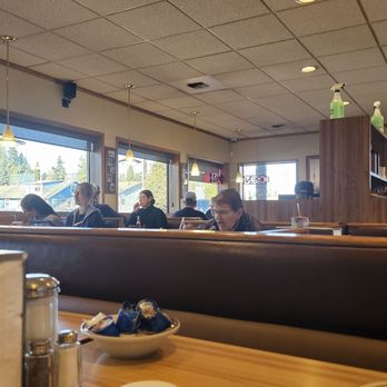 Totem Family Dining - Booths and tables - Breakfast & Brunch Near Me - Everett, Washington