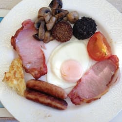 Belvedere Lodge - The breakfast part of the equation.