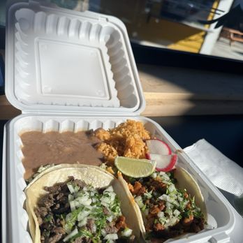The Pines Dine - Taco plate, with carne asada and el pastor - Food Trucks Near Me - Lincoln City, Oregon