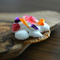 Saha - Labneh / pomegranate burghul cracker
