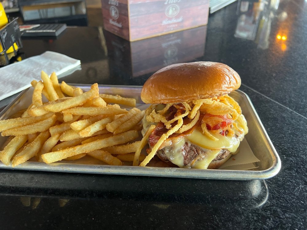 ROADHOUSE COUNTRY BAR & GRILL 22 Photos & 70 Reviews 1901 S Bridge