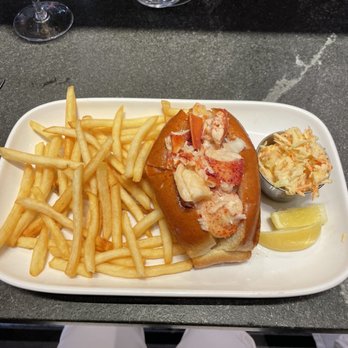 Row 34 - Seaport - Lobster roll - New American Near Me - Boston, Massachusetts Row 34 - Seaport - Lobster roll - New American Near Me - Boston, Massachusetts